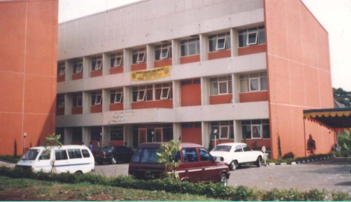Gedung Fakultas Teknologi Industri (FTI) Universitas Parahyangan (Unpar) era 90an. (Source: fti.unpas.ac.id)