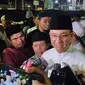Bakal calon presiden Anies Baswedan usai menghadiri Maulid Nabi Muhammad SAW di Masjid Al Ittihad, Tebet, Jakarta Selatan, Jumat (13/10/2023). (Liputan6.com/Winda Nelfira)