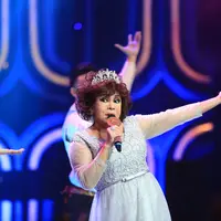 Pemeran film dan sinetron Mpok Atiek ikut bersaing  di D'Academy Celebrity 2 Indosiar. Ia bersaing di grup A dengan Evan Sanders dan Firman Siagian. (Adrian Putra/Bintang.com)