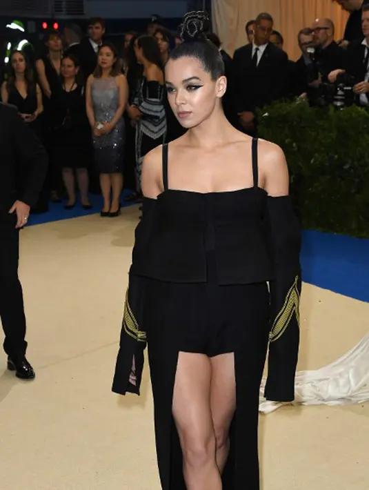 Melansir US Weekly, ternyata Hailee yang tengah digossipkan dengan Justin itu akhirnya angkat bicara. Ia mengklarifikasi kabar yang menyebut dirinya telah berkencan dengan Justin selama satu bulan belakangan. (AFP/Bintang.com)