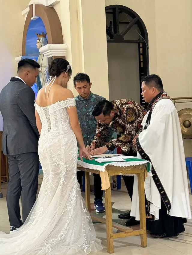 Pernikahan Richard Eliezer dan Ling Ling di Manado, Sulawesi Utara. (Foto: Dok. Instagram @ronnytalapessy)