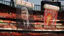 Banner raksasa denan wajah pelatih Arsenal, Arsene Wegner terpapmpang sebelum laga timnya melawan Burnley di Emirates Stadium, London, (6/5/2018). Arsene Wegner mengumumkan mundur sebagai pelatih setelah 22 tahun bersama Arsenal. (AP/Matt Dunham)