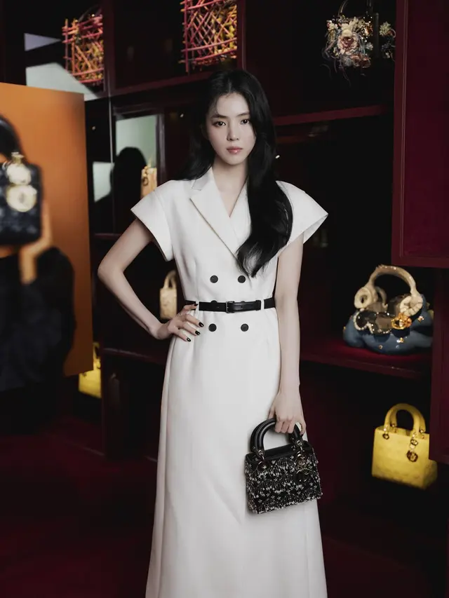 Han So Hee Tampil Memukau Hadiri Dior Exhibition di Seoul, Rahasia Makeup Flawless-nya Terungkap