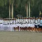 Prajurit Wanita TNI berbaris pada apel bersama untuk memperingati Hari Kartini 2018 di Silang Monas, Jakarta, Rabu (25/4). Upacara diikuti 10 ribu perempuan yang terdiri dari prajurit TNI, Polri dan segenap komponen bangsa. (Liputan6.com/Johan Tallo)