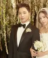 Taeyang Big Bang sudah membuktikan dirinya adalah pria yang sangat romantis dengan menikahi cinta pertama dan kekasih pertamanya, Min Hyo Rin. (Soompi)