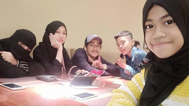 7 Potret Kebersamaan Umi Pipik Bersama Keempat Buah Hatinya, Selalu Kompak