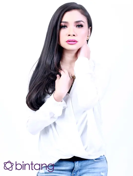 Sebelum Shiha, banyak penyanyi dari negeri jiran ikut mewarnai di belantika musik Indonesia. Di antaranya,Siti Nurhaliza, Sheila Majid, Amy Search. (Foto: Febio Hernanto, Digital Imaging: Muhammad Iqbal Nurfajri/Bintang.com)