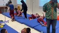Diduga Keracunan Makanan, Belasan Siswa SD di Medan Dilarikan ke Rumah Sakit