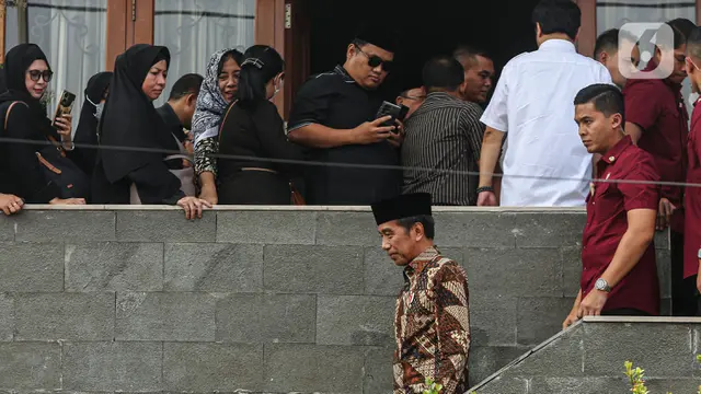 Momen Presiden Jokowi Melayat ke Rumah Duka Hamzah Haz