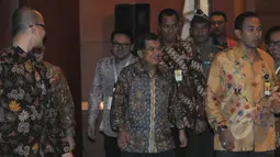Wapres Jusuf Kalla tiba di gedung PLN Pusat, Jakarta, untuk menghadiri acara Musyawarah Nasional Masyarakat Ketenagalistrikan Indonesia (MKI) ke VI, Kamis (12/3/2015). (Liputan6.com/Herman Zakharia)
