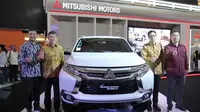 Rifat Sungkar, Product Ambassador Mitsubishi Motors Indonesia; Kyoya Kondo, President Director PT MMKSI; Irwan Kuncoro, Director of Sales & Marketing Division PT MMKSI; Osamu Iwaba, Director of Sales & Marketing Division PT MMKSI.