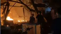 Bengkel di Gunung Sindur Kebakaran, Damkar Berjibaku Padamkan Api