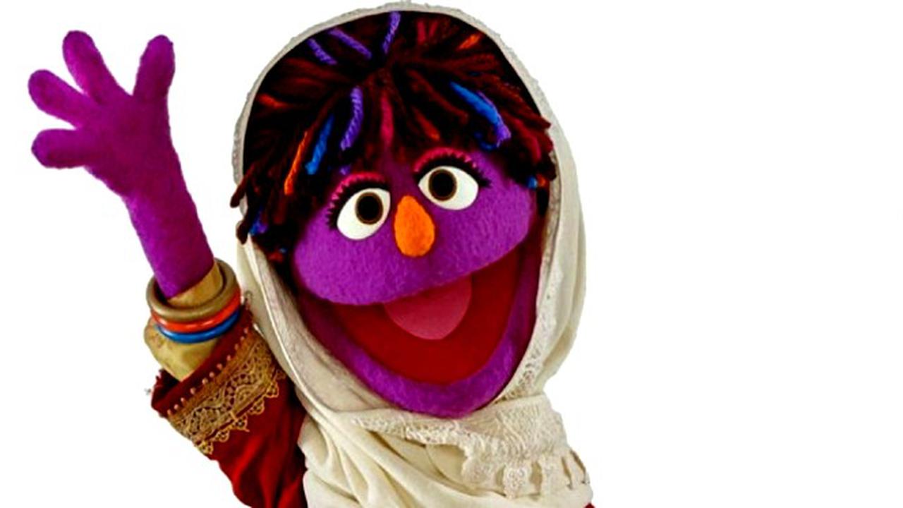 Menggemaskan, Zari Si Boneka Sesame Street Pertama yang Berhijab