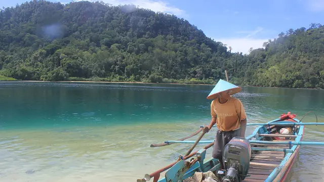Eloknya Pulau Pasumpahan yang Masih Terjaga Keasliannya