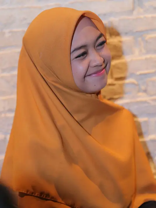 "Mudah banget, teman-teman yang lain baik, semuanya welcome. Karena Ricis termasuk orang baru di film. Mereka suka ajari Ricis. Ya mau coba hal baru, dan kesempatan emas juga. Ricis kan lama vakum," paparnya. (Andy Masela/Bintang.com)