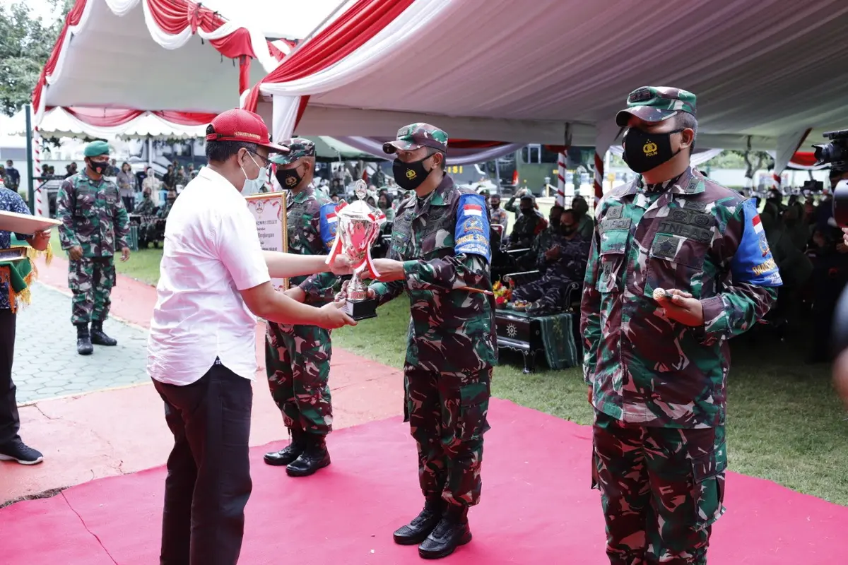 Gubernur NTB menyerahkan penghargaan untuk Kodim terbaik