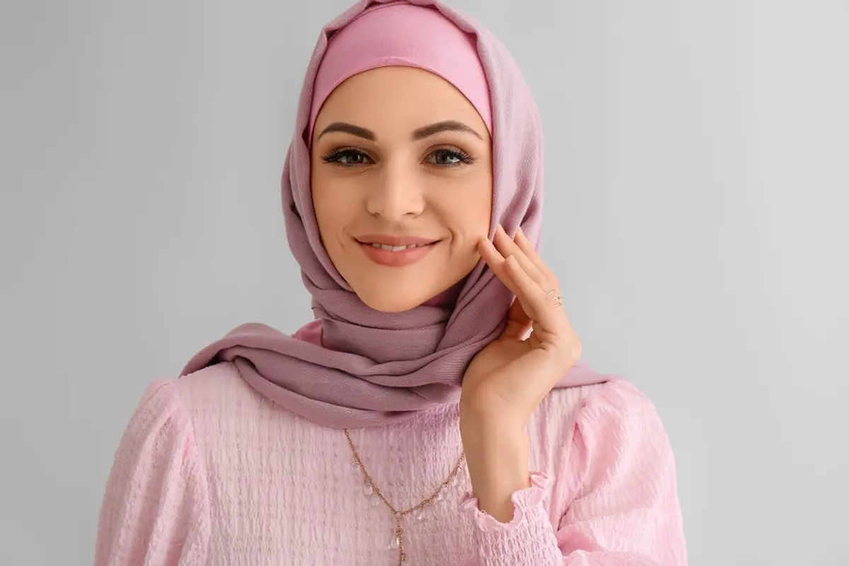 6 Tips Makeup Saat Ngantor di Bulan Ramadan, Pancarkan Wajah Segar dan Stunning Sepanjang Hari