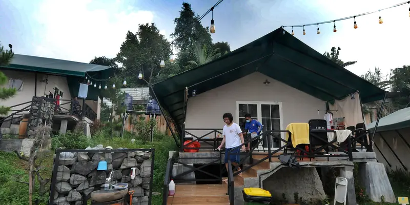 Keseharian Para Pasien Tenda Glamping Rumah Lawan Covid-19 di Tangsel