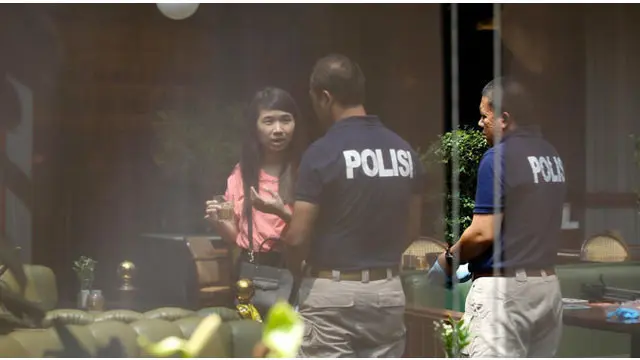 Kapolda Metro Jaya Irjen Pol Tito Karnavian mengaku teror Thamrin yang terjadi pada 14 Januari 2016 sempat membuat kasus kopi 'maut' Mirna terhambat penyidikannya.  