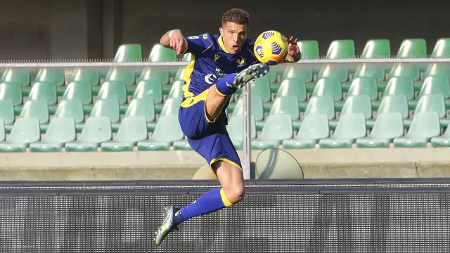 FOTO: Menang di Kandang Verona, AC Milan Tempel Ketat Inter Milan