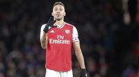 Penyerang Arsenal, Pierre-Emerick Aubameyang berselebrasi usai mencetak gol ke gawang Newcastle United pada pertandingan lanjutan Liga Inggris di Stadion Emirates di London, Minggu, (16/2/2020). Arsenal menang telak 4-0 atas Newcastle. (AP Photo/Frank Augstein)