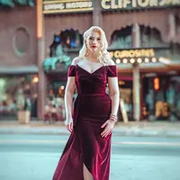 Simak ide outfit sederhana untuk rayakan Natal (foto: instagram/theprettydress)