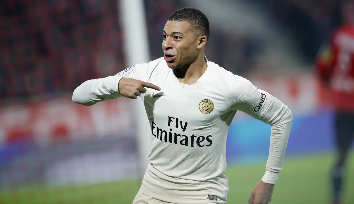2. Kylian Mbappe (Paris Saint-Germain) - Pemain muda Les Parisiens ini memiliki Kecepatan 96, Dribel 92, Umpan 80, Tembakan 87, Fisik 69, Kemampuan Bertahan 60, OVR 90. (AP/Christophe Ena)