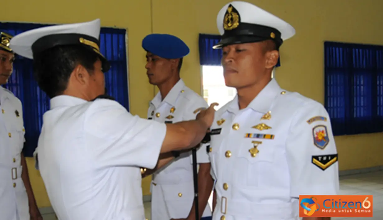 Citizen6, Surabaya: Sebanyak 15 orang Bintara TNI AL lulus dari Diktukba. Ke -15 bintara baru tersebut, berasal dari dua Pusat pendidikan di bawah Kodikdukum. Yaitu 9 orang dari Pusdikbanmin, dan 7 lainnya dari Pusdikpomal. (Pengirim: Penkobangdikal).