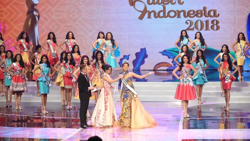 [Bintang] Miss universe bersama para finalis puteri indonesia 2018