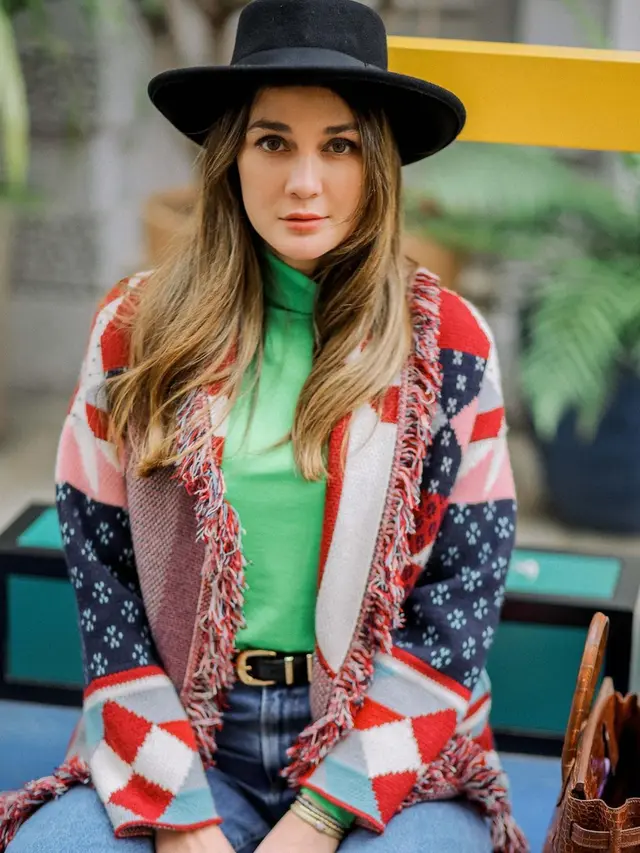 FOTO: Gaya OOTD Luna Maya saat Liburan di Luar Negeri, Stylish