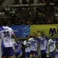 Pemain Jakarta Pertamina Energi merayakan kemenangan atas Palembang Bank Sumselbabel dalam ajang Proliga 2019 di GOR Among Rogo, Yogyakarta, Minggu (24/12). JPE menang 3-1 atas PBS. (Bola.com/Yoppy Renato)