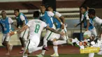 Gelandang Timnas Indonesia, Stefano Lilipaly, berlari mengejar rekan-rekannya usai mencetak gol ke gawang Singapura pada laga Piala AFF 2016 di Filipina, Jumat (25/11/2016). (Bola.com/Nicklas Hanoatubun)