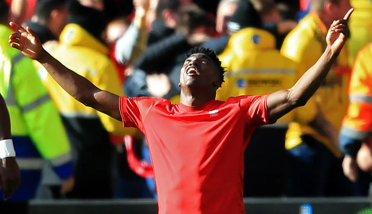 Selebrasi striker Nottingham Forest, Taiwo Awoniyi setelah mencetak gol ke gawang Liverpool pada laga Liga Inggris 2022/2023 di City Ground, Nottingham (22/10/2022). Pemain asal Nigeria ini didatangkan Nottingham Forest dari Union Berlin pada awal musim 2022/2023 dan dikontrak selama 5 tahun hingga Juni 2027. Di Liga Inggris 2022/2023 ia telah bermain 16 kali dengan torehan 4 gol. (AFP/Lindsey Parnaby)