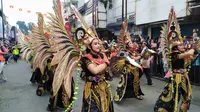 Menteri Pariwisata (Menpar) Wishnutama mengaku kagum terhadap event Bogor Street Festival Cap Go Meh yang digelar di Kota Bogor, Jawa Barat, Sabtu (8/2/2020). (Liputan6/Achmad Sudarno)