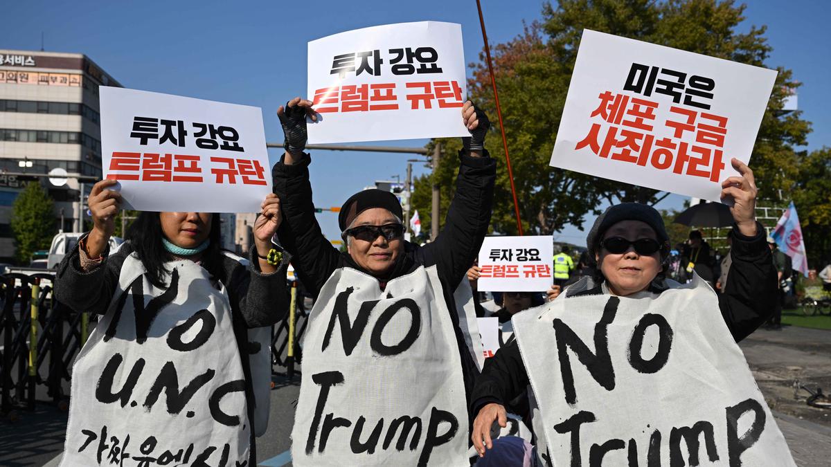 Aksi Unjuk Rasa Sambut Kedatangan Presiden AS Donald Trump di Korea Selatan