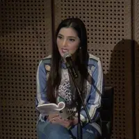 Walau Sempat Merasakan Tegang, Namun Ashanty Mengaku Ketagihan untuk Membacakan Puisi di Pertunjukan.