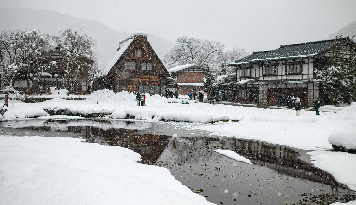 Foto yang diambli pada 24 Desember 2024 menunjukkan suasana di desa Shirakawa-go, Barat Laut perfektur Gifu, Jepang. (Faizal Fanani)