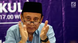 Anggota Dewan Pembina DPP Partai Gerindra Fuad Bawazier menjadi pembicara diskusi di DPP PAN, Jakarta, Rabu (9/5). Diskusi tentang reformasi tahun 1998 tersebut juga membahas peran Amien Rais sebagai bapak reformasi. (Liputan6.com/JohanTallo)