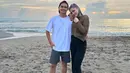 Melalui akun Instagram, DJ Katty Butterfly terlihat mengunggah momen bersama Aiman Ricky ketika berada di pantai. Kedekatan antara keduanya yang kembali terlihat ini pun langsung menjadi sorotan. (Liputan6.com/IG/@dj_kattybutterfly36)