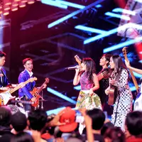 Young Girlz dan Young Gunz di malam puncak HUT SCTV ke-26. (Adrian Putra/Bintang.com)