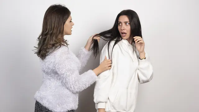 Ibu selalu terlibat dalam masalah-masalah pribadi.