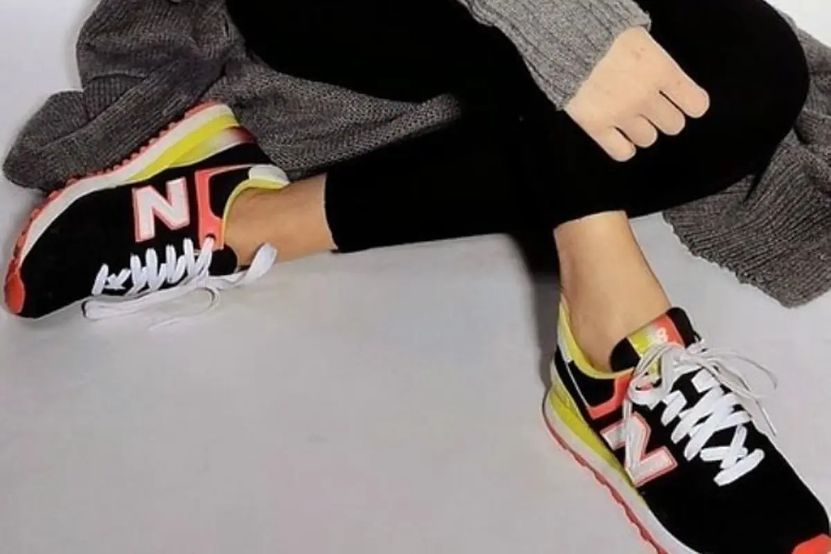 15 Style Ini Cocok Ditiru Bagi Wanita Pecinta Sneakers