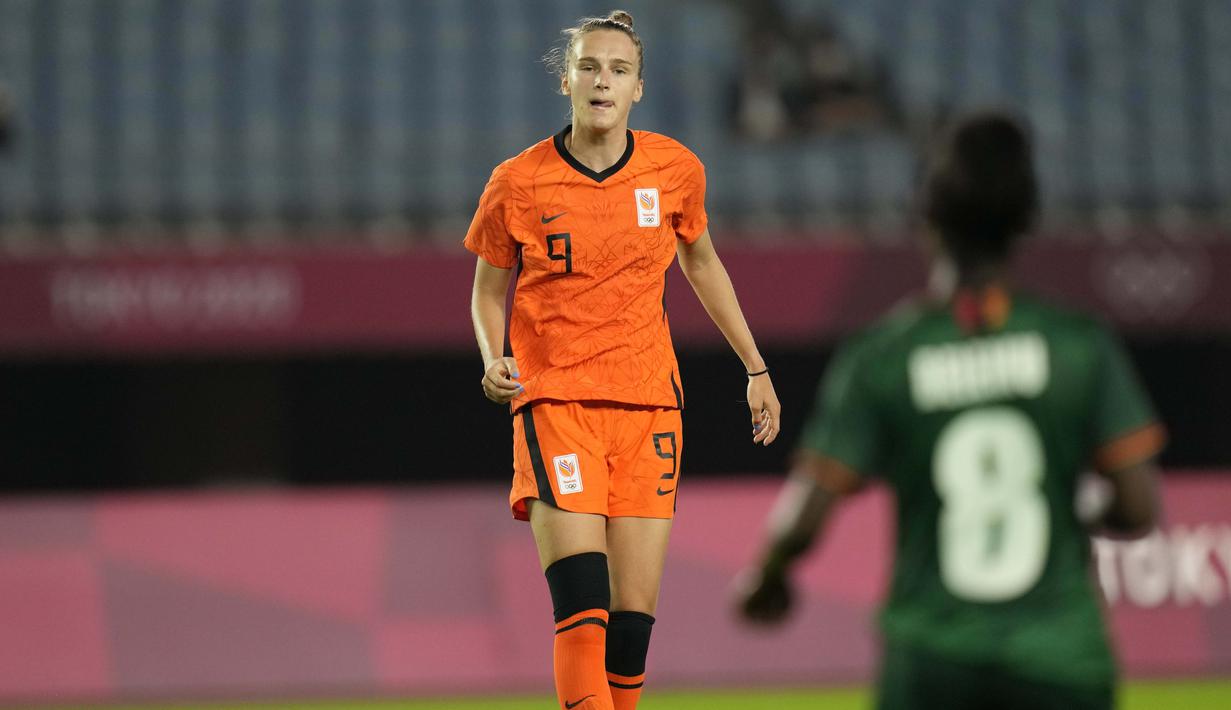 Vivianne Miedema merupakan kunci sukses Belanda saat membantai Zambia pada pertandingan babak penyisihan Grup F. Ia bahkan membawa timnya menjuarai Euro 2017. Saat ini, Miedema telah mencetak 77 gol termasuk 4 golnya ke gawang Zambia dari 96 penampilannya untuk Belanda. (Foto: AP/Andre Penner)