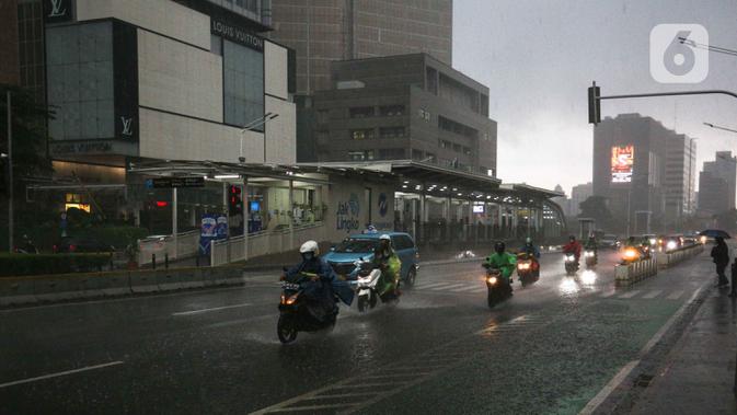 Indonezijo bo decembra 2025 zajelo močno deževje s potencialnimi nevihtami