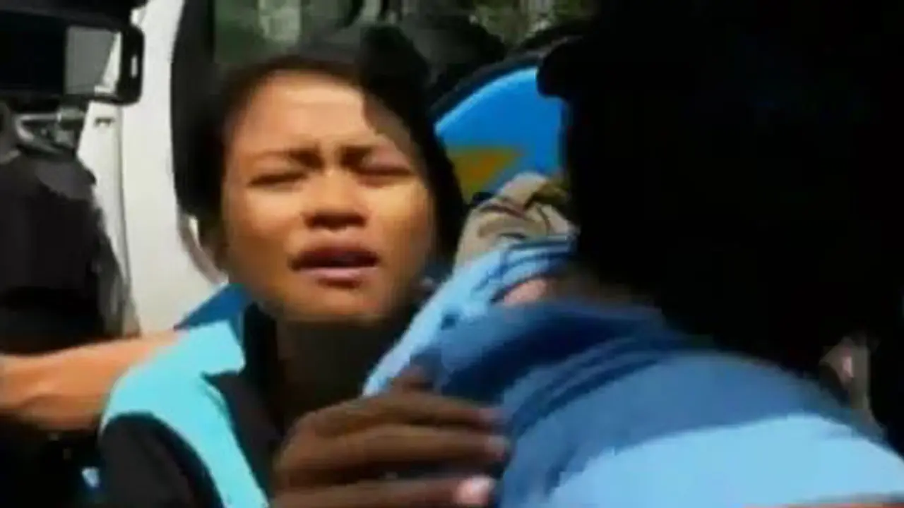 VIDEO: PKL Dirazia, Wanita Hamil Histeris Pertahankan Gerobak