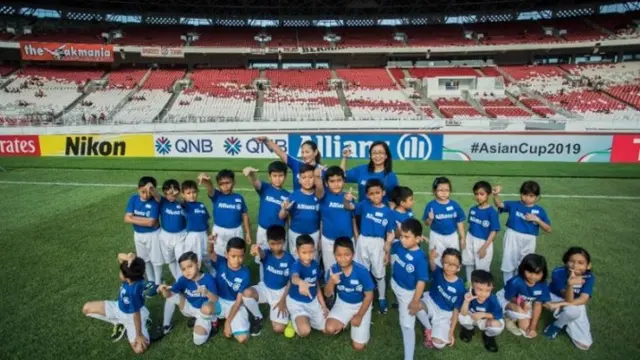 Para player escort dalam laga Persija Jakarta vs Johor Darul Takzim (Foto: Allianz)