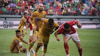 Bali United berhasil meraih kemenangan 3-1 atas Bhayangkara FC pada laga pekan ke-33 BRI Super League musim ini di Stadion Kapten I Wayan Dipta, Gianyar, Minggu (17/05/2026) malam WIB. (Bola.com/Alit Binawan)