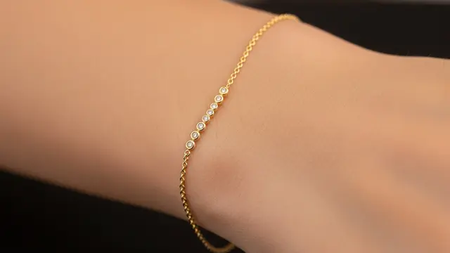 Gelang Nori dengan Hiasan Batu Zircon Minimalis
