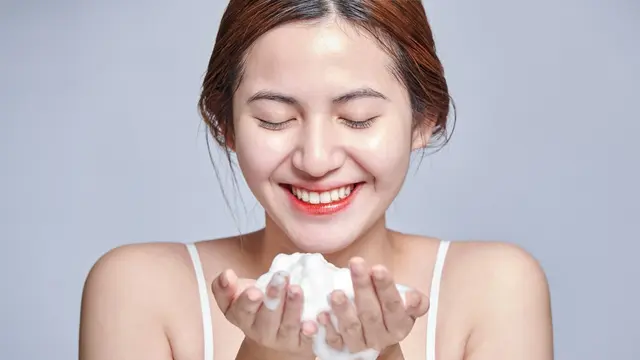 Makeup untuk Anak Sekolah Idealnya yang Seperti Apa Sih? Cari Tahu Tips dan Rekomendasi Produknya Yuk!