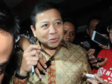 Mantan Ketua DPR RI, Setya Novanto usai menjalani pemeriksaan di Kejaksaan Agung, Rabu (10/2/2016). Kedatangan Novanto dalam rangka memberi keterangannya sebagai saksi dalam perkara kasus Freeport. (Liputan6.com/Helmi Afandi)